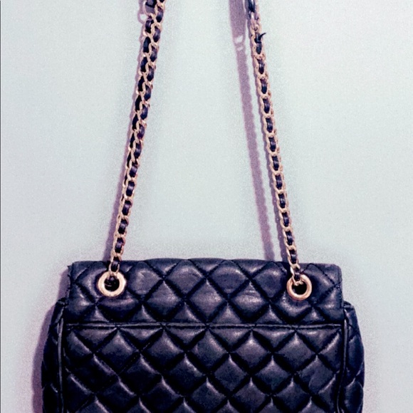 Michael Kors Bag you can wear two way (shown in video) - Picture 3 of 9